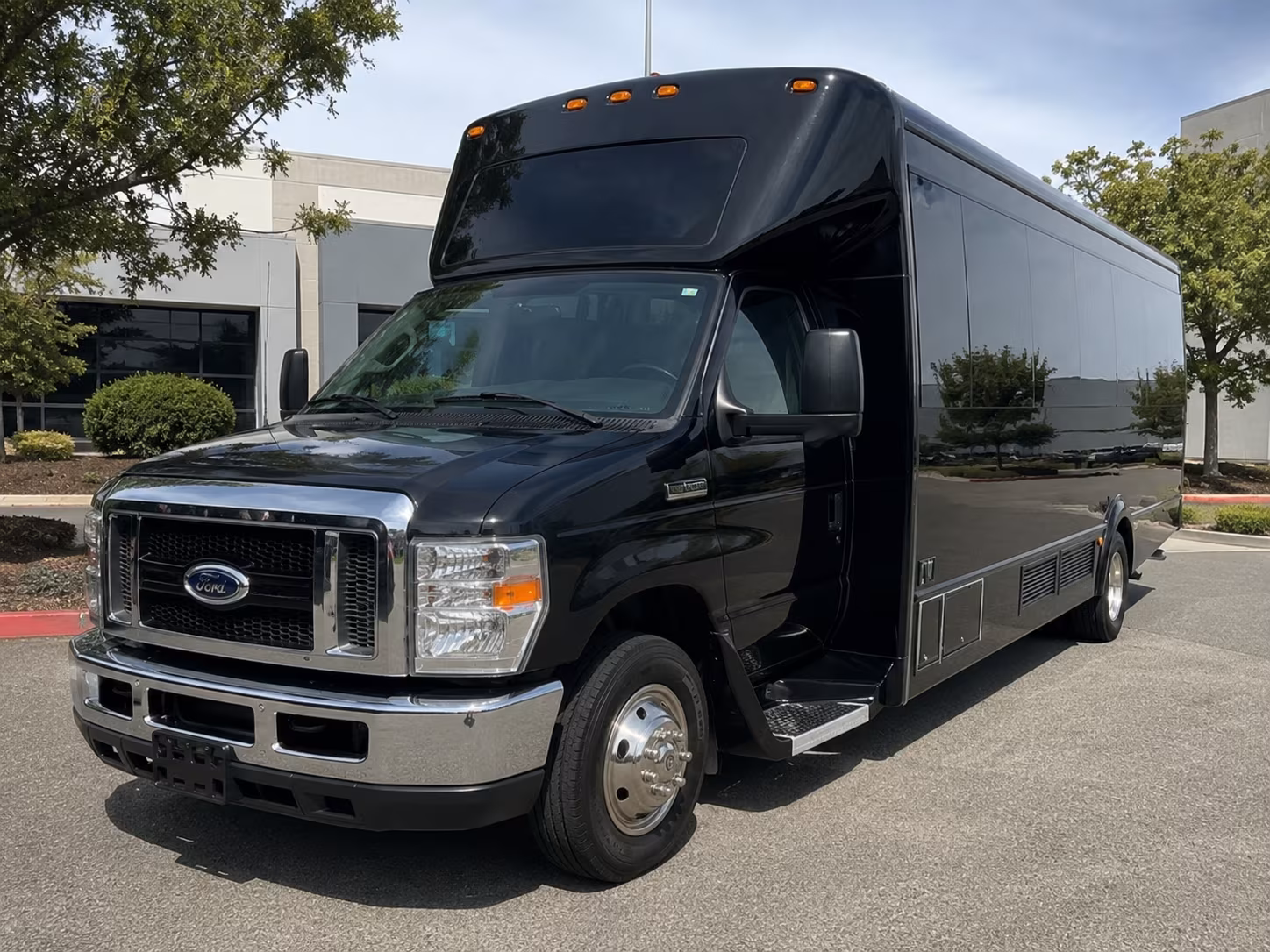 party buses for bachelorette wine tours around monterey county