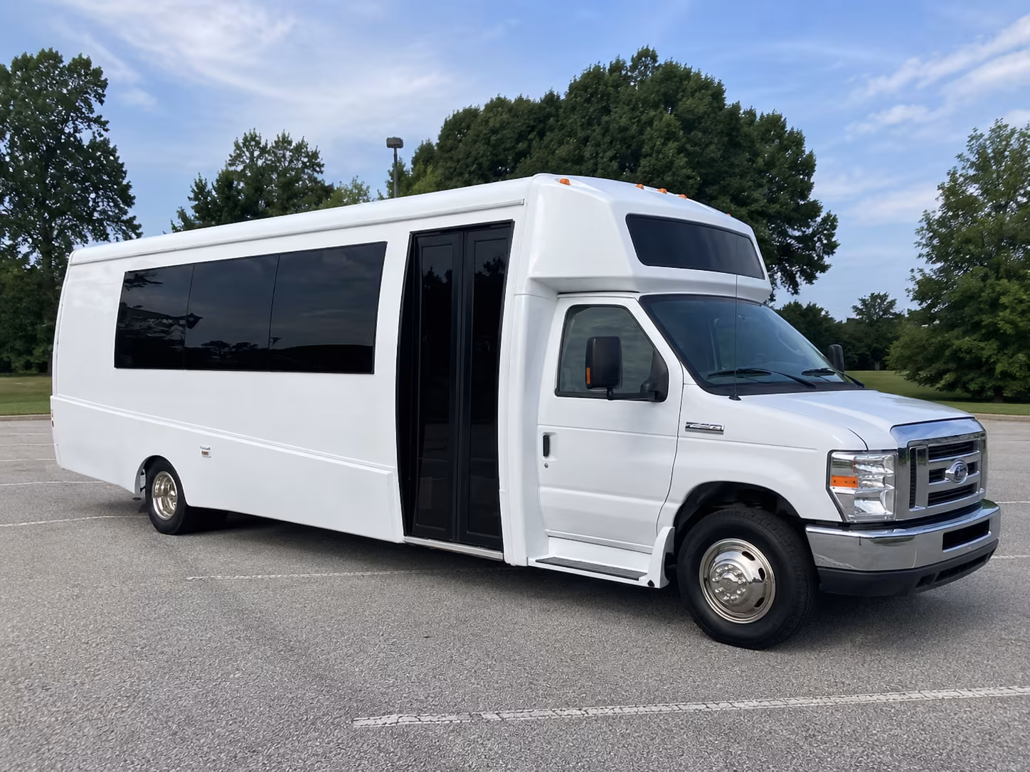 salinas 18 passenger party bus