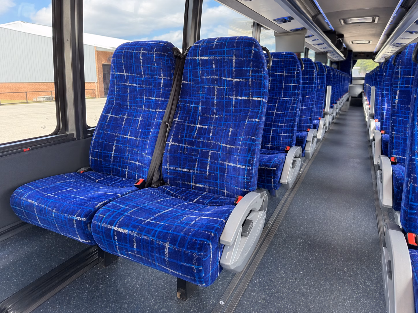 shuttle buses between salinas hotels and carmel valley wedding venues